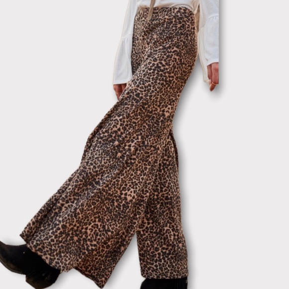 Animal Print-Wide Leg Flare Pants. NWT - Picture 2 of 10